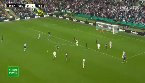 Ocazie Celtic! Jota șutează de la 25 de metri, însă Dibusz respinde șutul atacantului.