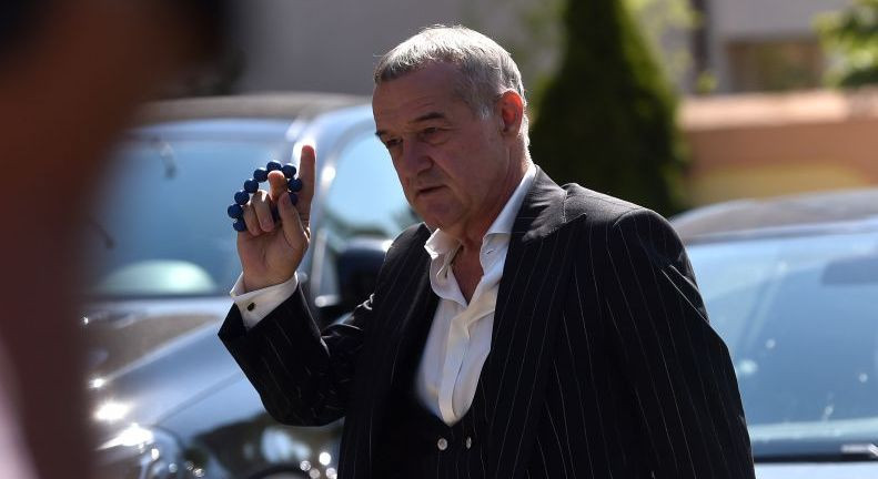 Imagini spectaculoase cu Gigi Becali! Cum a fost surprins imbrăcat pe stradă_6