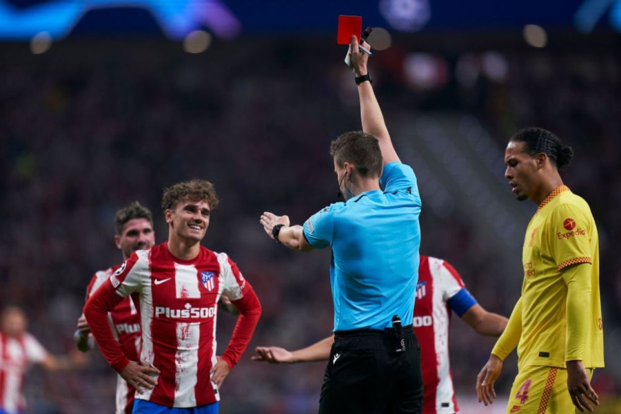 Dublă și v-am pupat! Antoine Griezmann, eliminat după un fault HORROR într-un duel cu Firmino_9