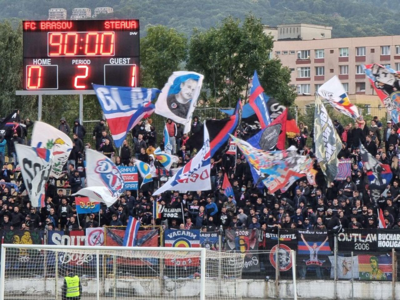 „Huliganii români s-au deghizat!” Suporterii steliști, acuzați că au provocat un scandal de proporții în Țările de Jos_2