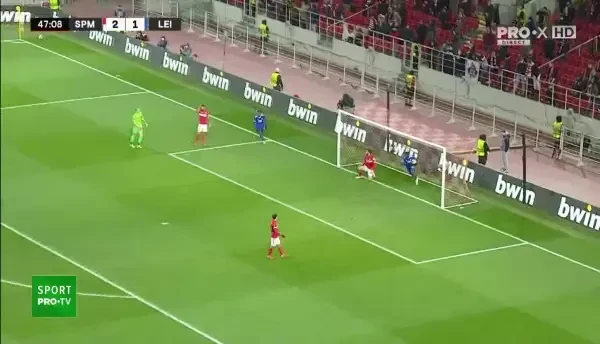 Gol Leicester! Patson Daka marchează la două minute după reluarea jocului.