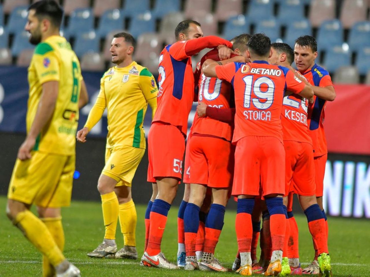 S-a aflat verdictul în cazul accidentării lui Miron! Ce are fundașul FCSB-ului și cât va lipsi_4