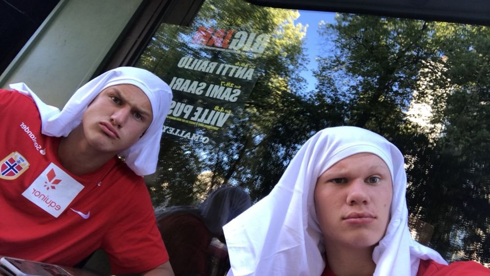 Cum c&acirc;nta killer-ul Romei alături de Haaland &icirc;ntr-o trupă de rap