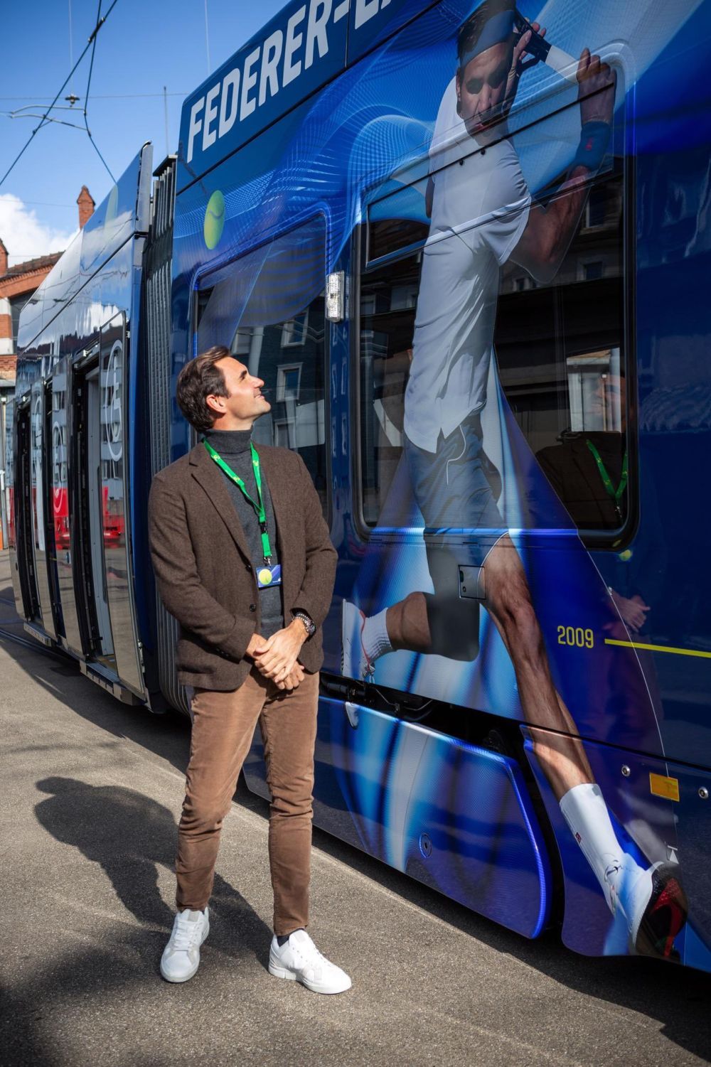 Roger Federer va avea propriul tramvai în orașul Basel! Suporterii FC Basel s-au urcat în Federer-Express la inaugurare_4