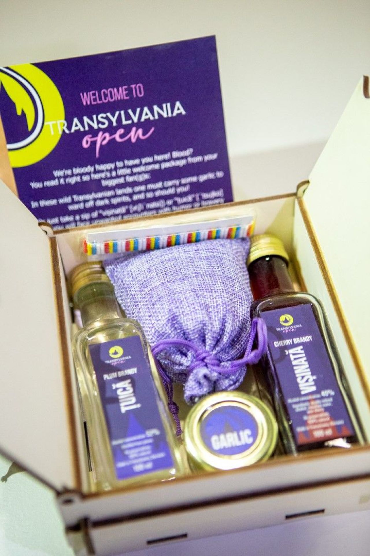 Organizatorii Transylvania Open au pregătit sticle de țuică și vișinată pentru Emma Răducanu și Garbine Muguruza_10