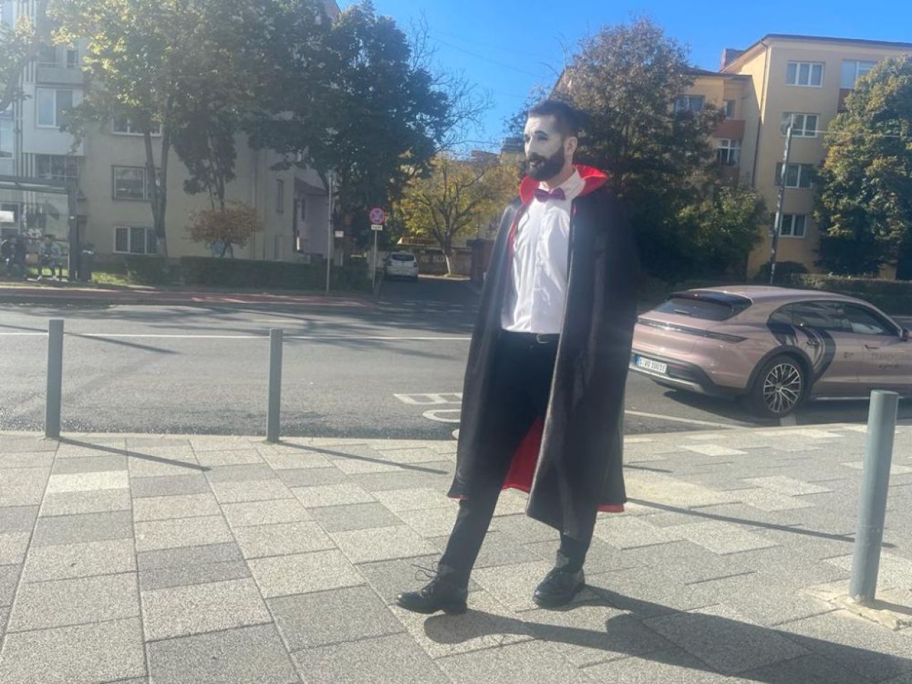 Cel mai neașteptat musafir a sosit la Transylvania Open: Contele Dracula trăiește și s-a pozat alături de Irina Bara_2