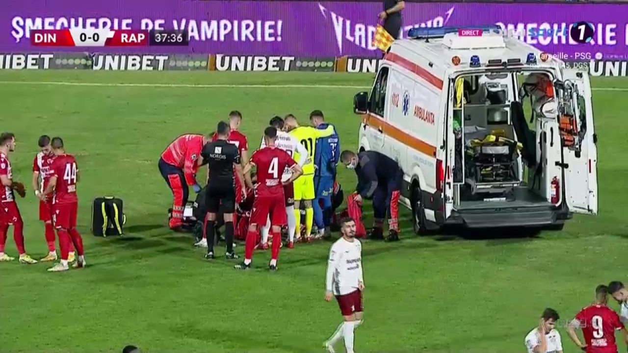 Momente de panică la Dinamo - Rapid! Răuță a căzut la pământ și a cerut rapid intervenția medicilor _13
