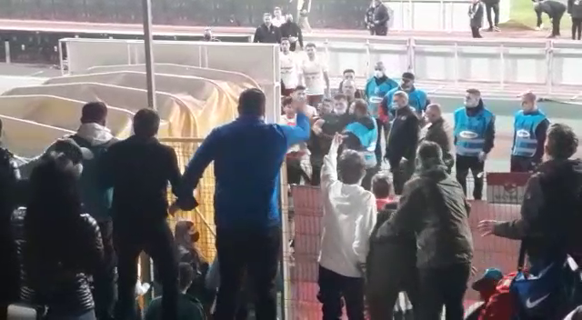 Scandal în Ștefan cel Mare la finalul meciului! Săpunaru a sărit la bătaie după ce l-au înfuriat fanii dinamoviști _6