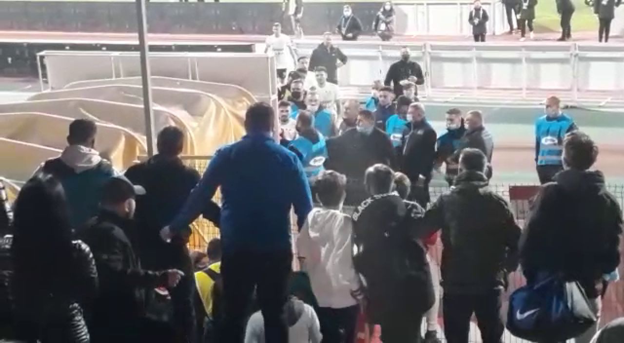 Scandal în Ștefan cel Mare la finalul meciului! Săpunaru a sărit la bătaie după ce l-au înfuriat fanii dinamoviști _8