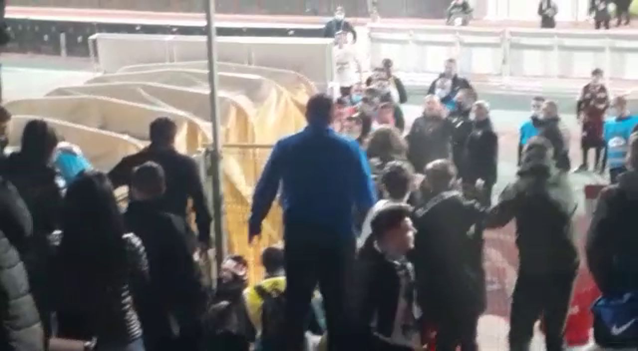 Scandal în Ștefan cel Mare la finalul meciului! Săpunaru a sărit la bătaie după ce l-au înfuriat fanii dinamoviști _10