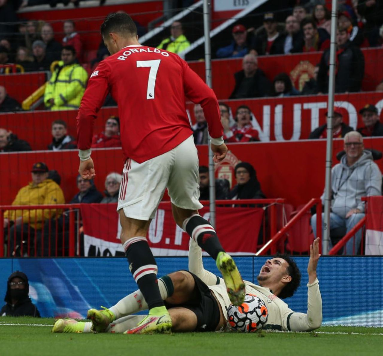 Ronaldo, gest necontrolat în meciul cu Liverpool! United e călcată în picioare chiar pe teren propriu_2
