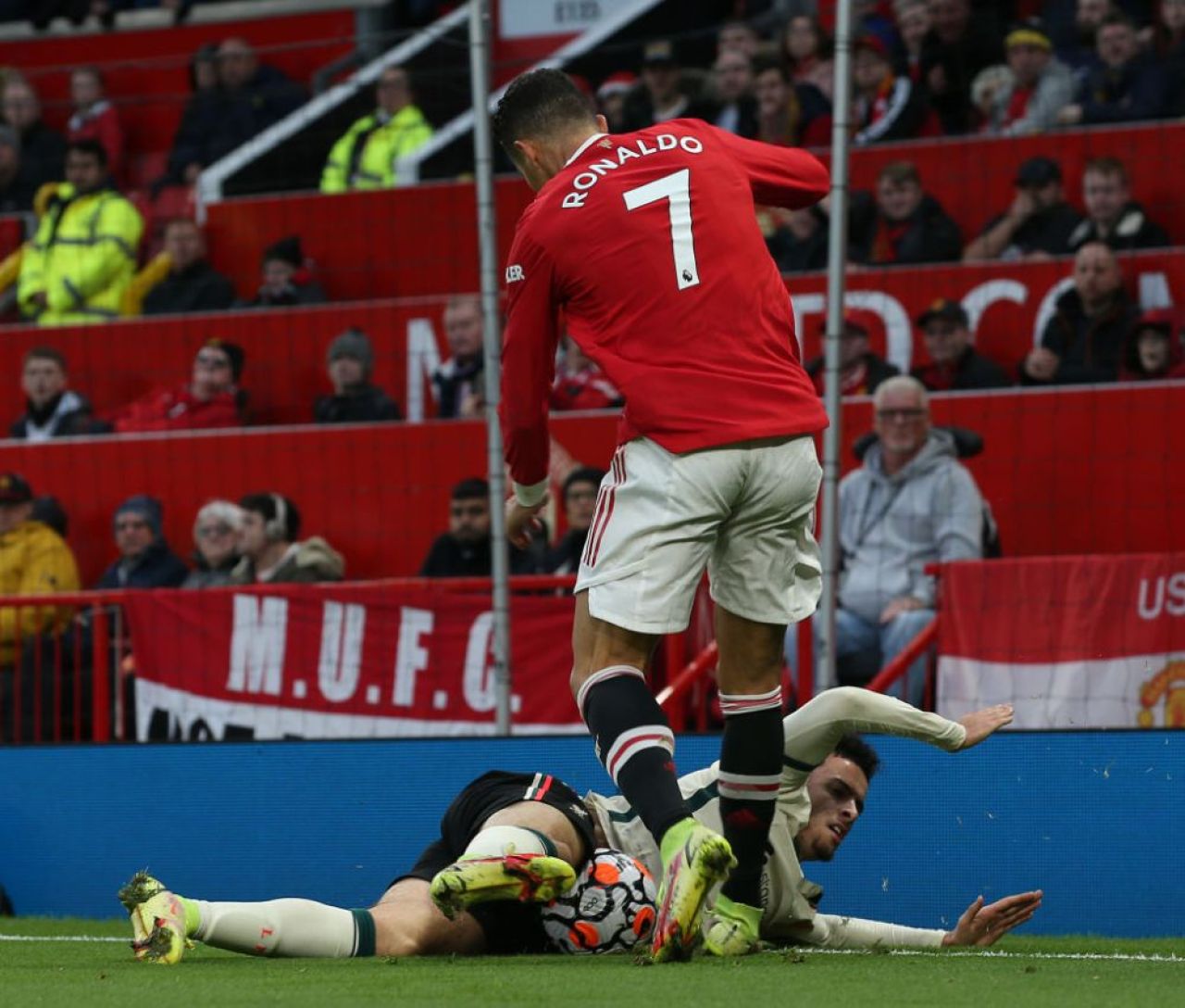Ronaldo, gest necontrolat în meciul cu Liverpool! United e călcată în picioare chiar pe teren propriu_4
