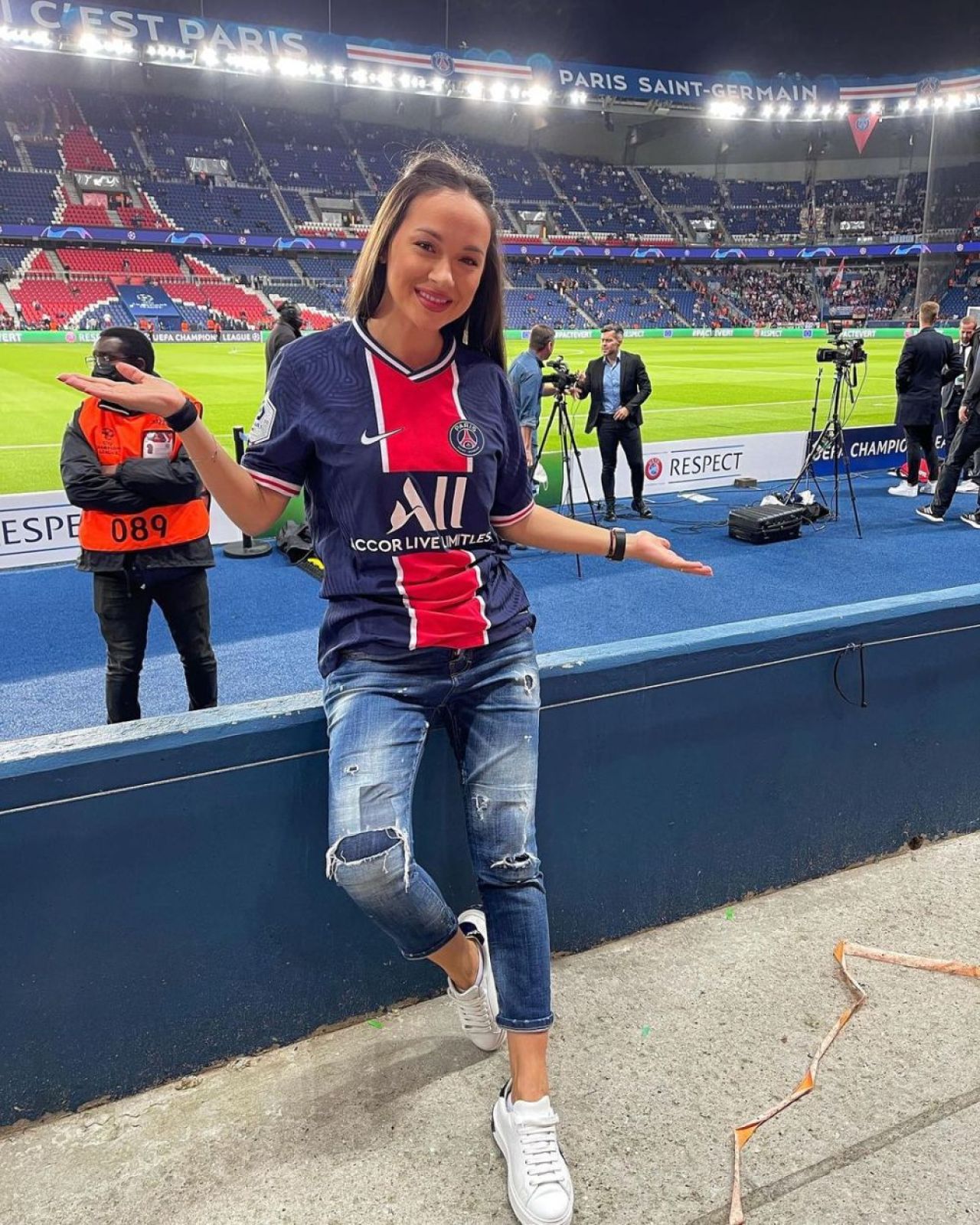 „Tatăl lui Neymar le-a făcut semn!” Detalii despre momentul în care Vlăduța Lupău a făcut poze cu starul lui PSG _8