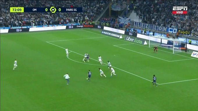 Rivalitate p&acirc;nă la...Messi! :) Un fan de-ai lui Marseille, cel mai bun fundaș al serii! A oprit faza de atac a PSG-ului&nbsp;