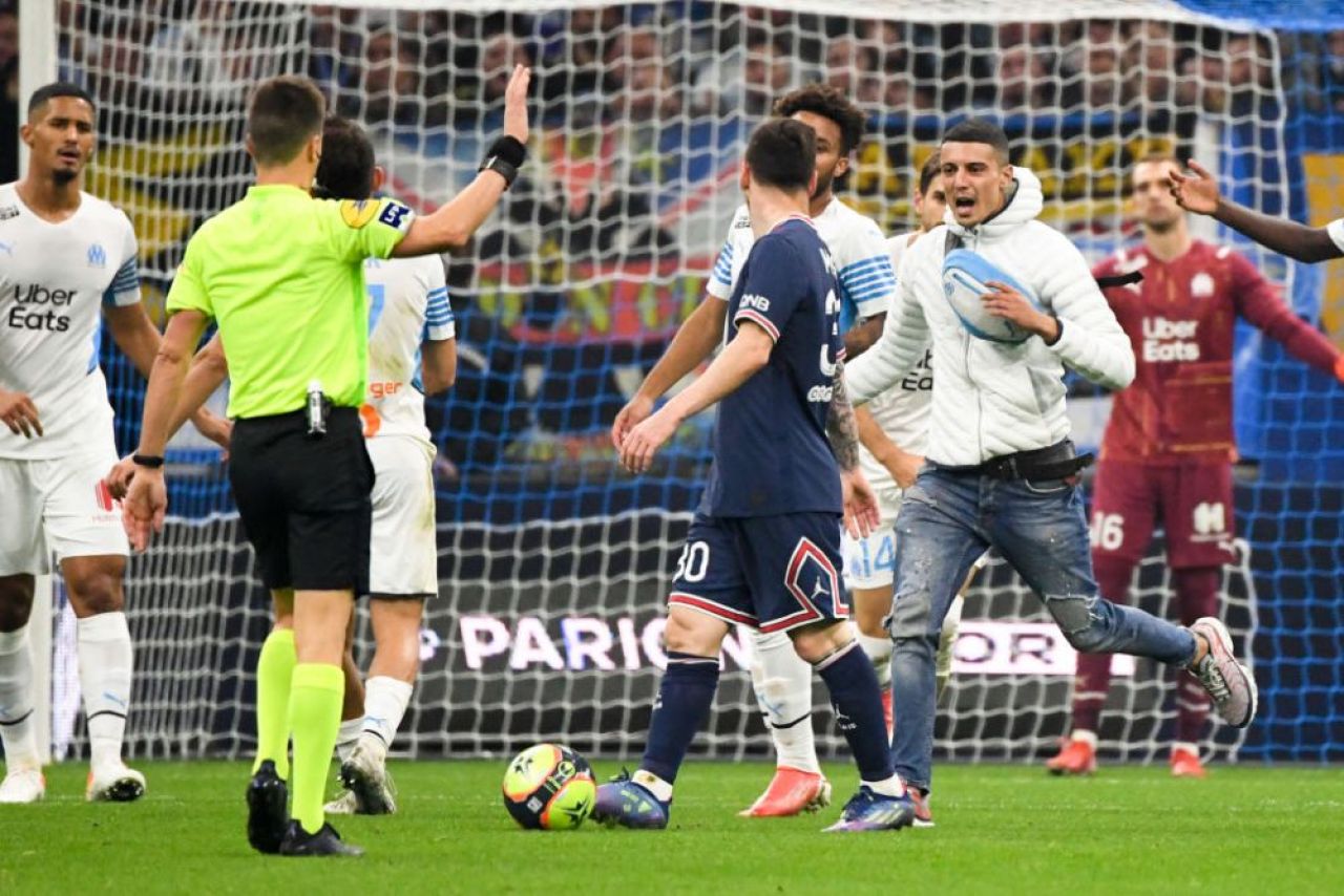 Rivalitate până la...Messi! :) Un fan de-ai lui Marseille, cel mai bun fundaș al serii! A oprit faza de atac a PSG-ului _4