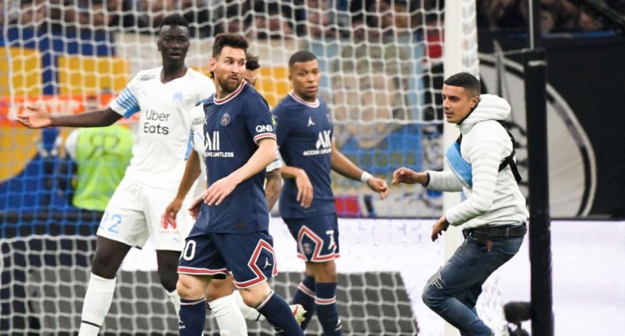 Rivalitate până la...Messi! :) Un fan de-ai lui Marseille, cel mai bun fundaș al serii! A oprit faza de atac a PSG-ului _3