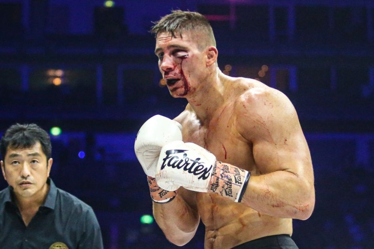 Rico Verhoeven este de neoprit! L-a învins pe Jamal cu un ochi închis după ce a încasat o lovitură dură! Imagini cu impact emoțional_4