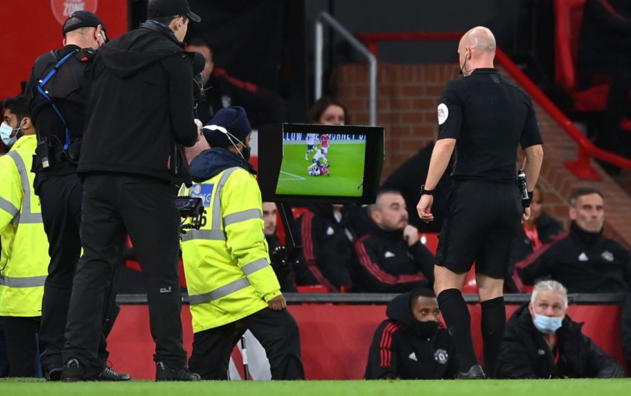 „Nu ar trebui să mai joace! E lipsă de respect!” Starul lui United, făcut praf de o legendă a clubului după umilința cu Liverpool_7