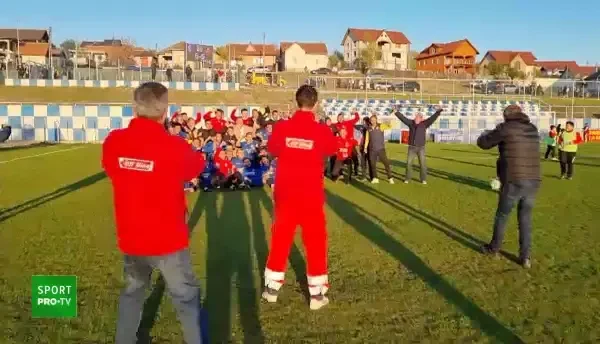 Petrecere la Filiași! „Să sărbătorim cu bere și vin clipa ce-o trăim!” a răsunat din vestiarul doljenilor