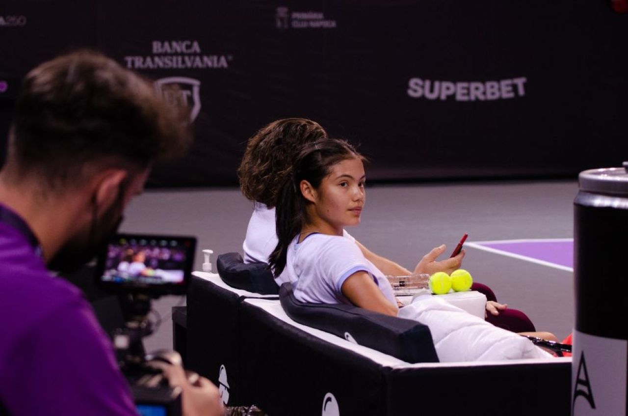 „Nu vreau să plâng, dar simt multă bucurie. Sunt acasă aici.” Emma Răducanu a reușit o primă victorie istorică în WTA, la Cluj _6
