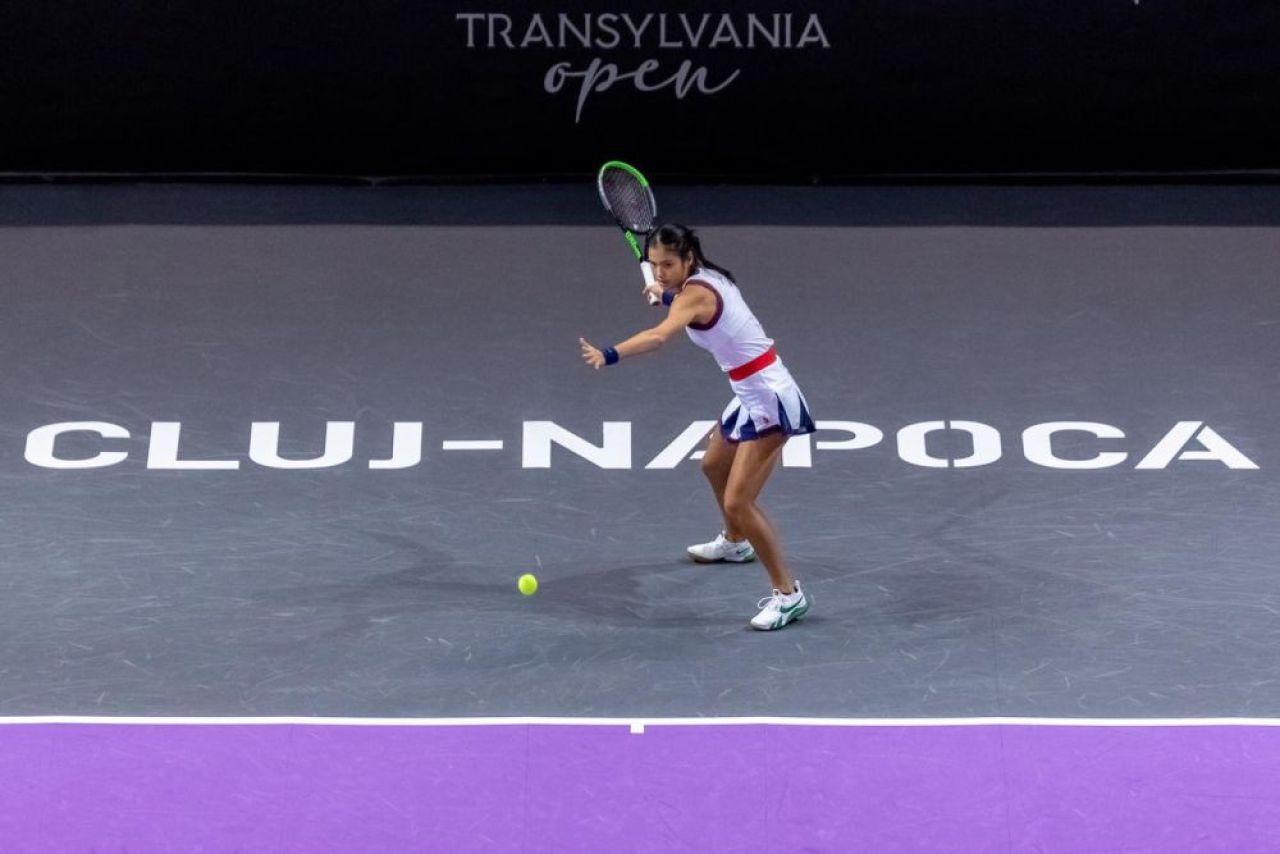 „Nu vreau să plâng, dar simt multă bucurie. Sunt acasă aici.” Emma Răducanu a reușit o primă victorie istorică în WTA, la Cluj _11