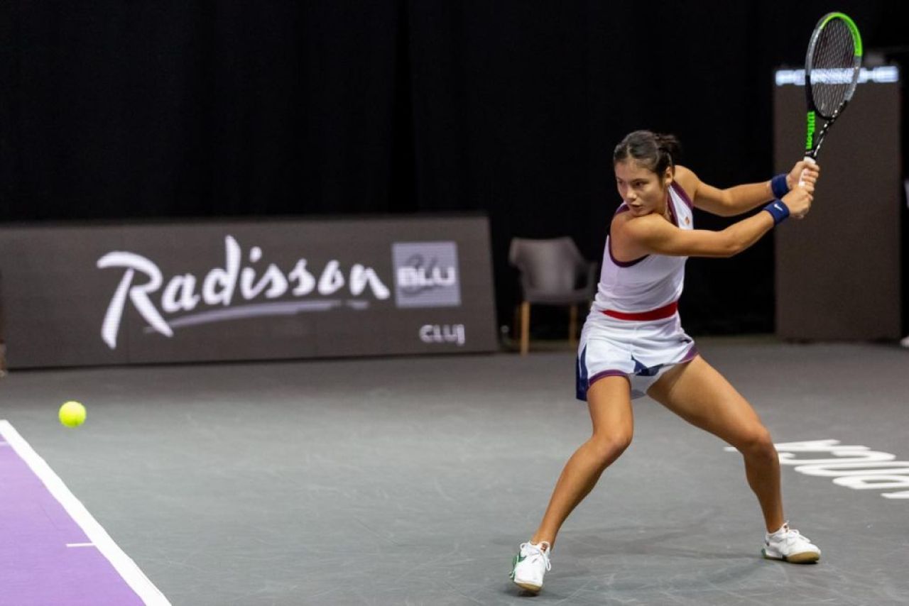 „Nu vreau să plâng, dar simt multă bucurie. Sunt acasă aici.” Emma Răducanu a reușit o primă victorie istorică în WTA, la Cluj _13