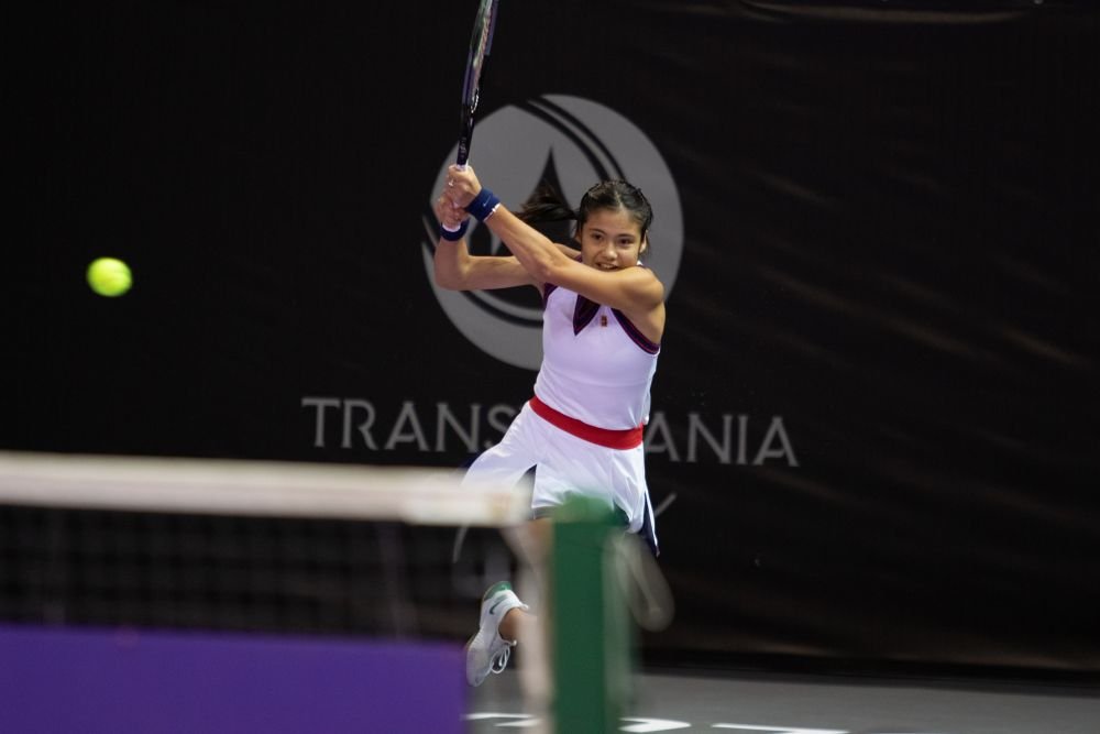 Emma Răducanu, spectatoare de lux la meciul Simonei Halep. De unde a văzut meciul Toni Iuruc și de ce nu a stat în lojă_5