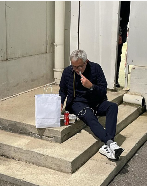 Mourinho, ca un om al străzii pe Instagram! Cum s-a pozat și ce a băut antrenorul Romei