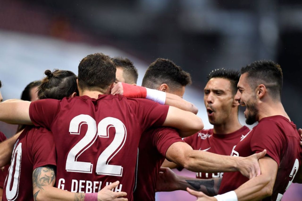 Scandal la CFR Cluj! Unul dintre titulari a fost exclus din lot de Petrescu! Jucătorul vrea să plece_1