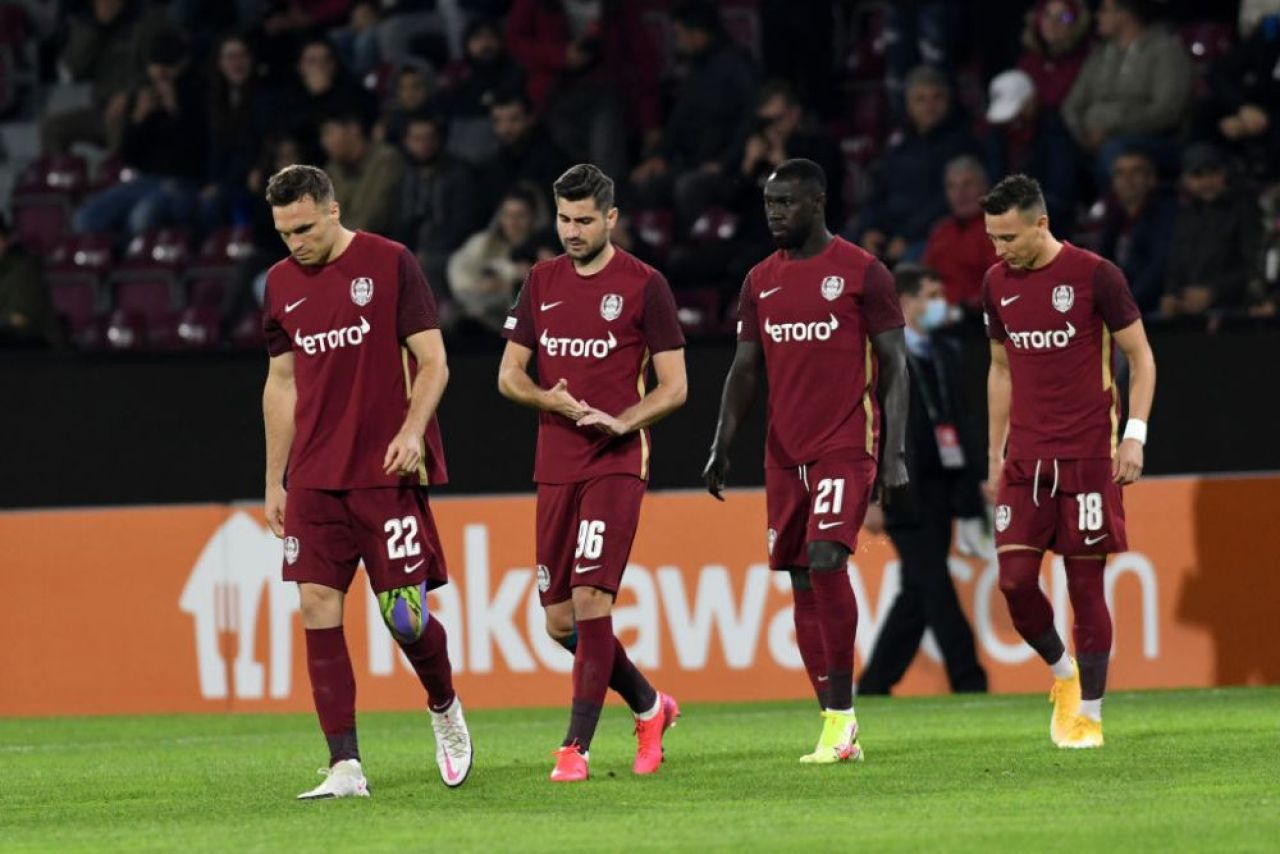 Scandal la CFR Cluj! Unul dintre titulari a fost exclus din lot de Petrescu! Jucătorul vrea să plece_6