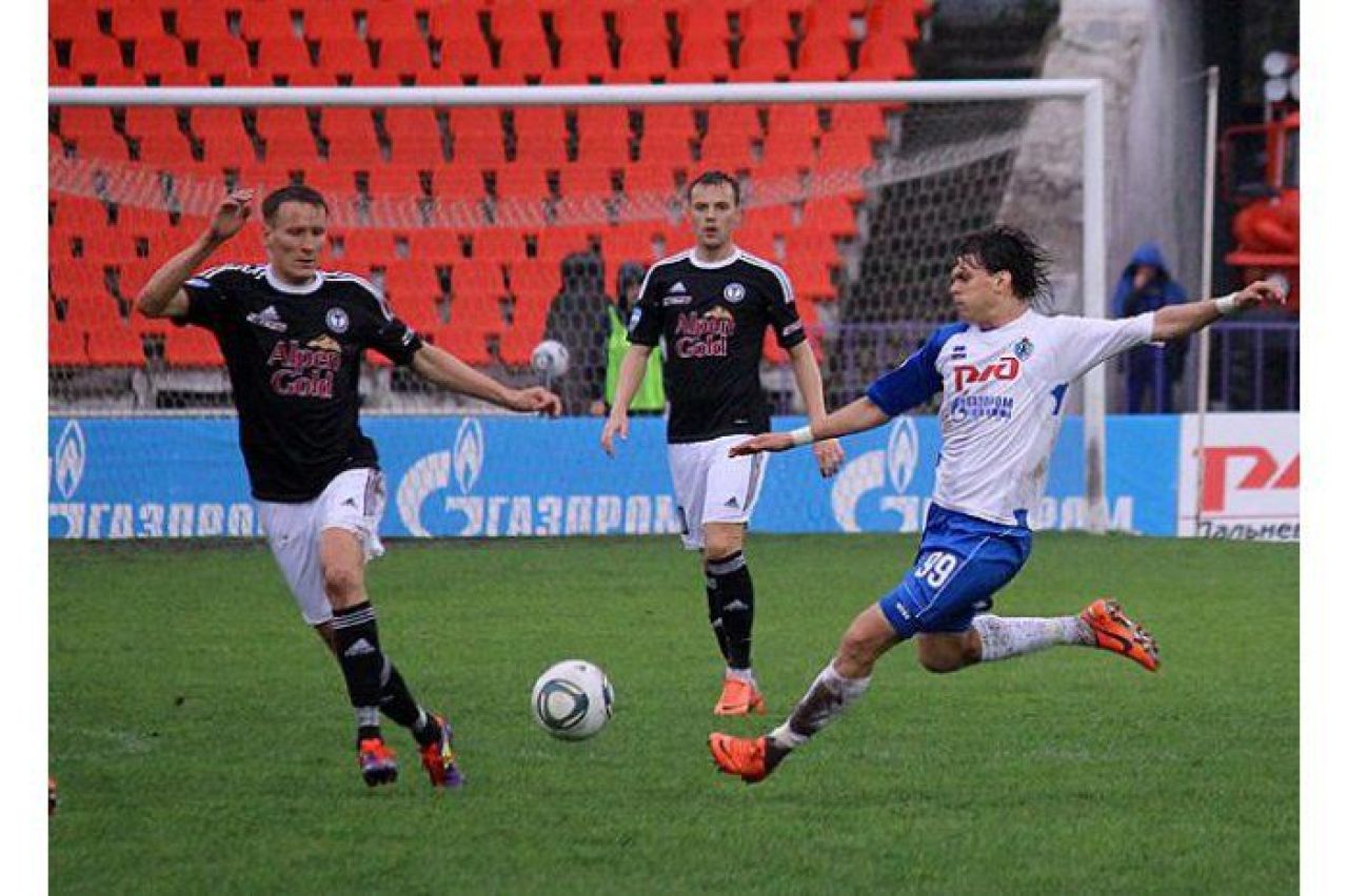 Al câtelea fotbalist moldovean de la Dinamo este Cătălin Carp. Primul basarabean a jucat în ”Ștefan cel Mare” acum 20 de ani_13