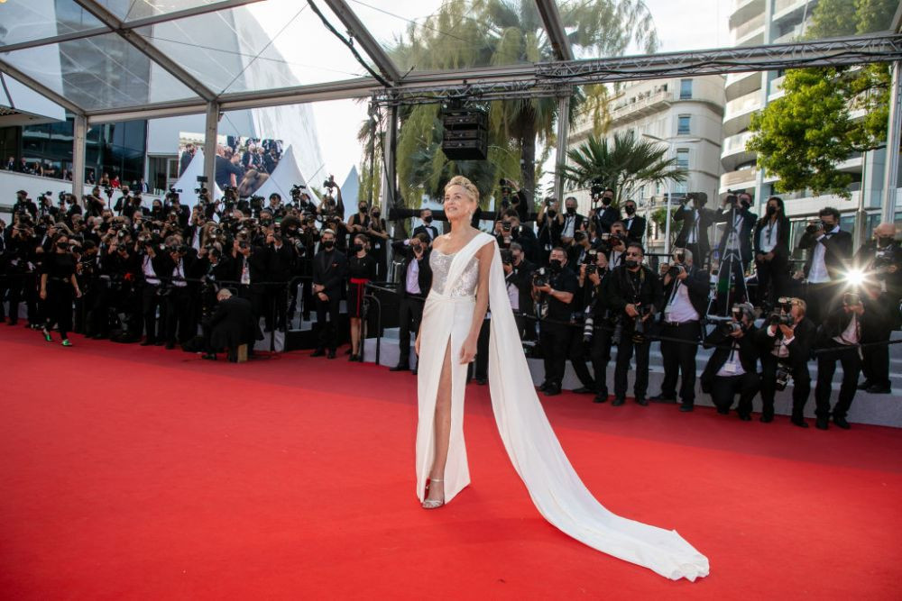 Reacția cu care Sharon Stone a devenit virală! Ce a spus când a primit tricoul lui Betis _6