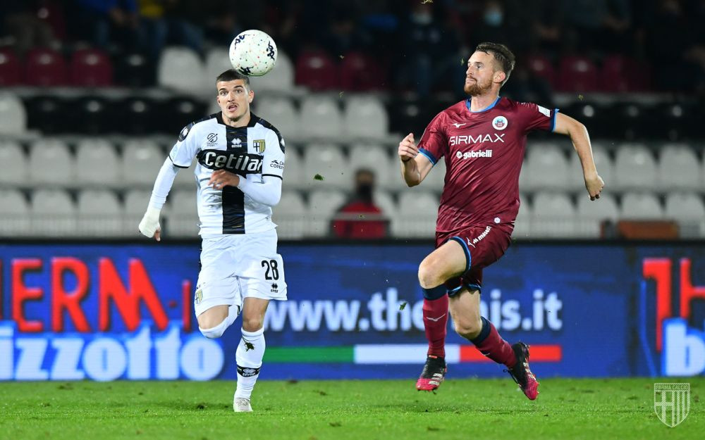 Reacția antrenorului Parmei după criticile primite de Mihăilă: „Trebuie să își asume acest lucru!”_2