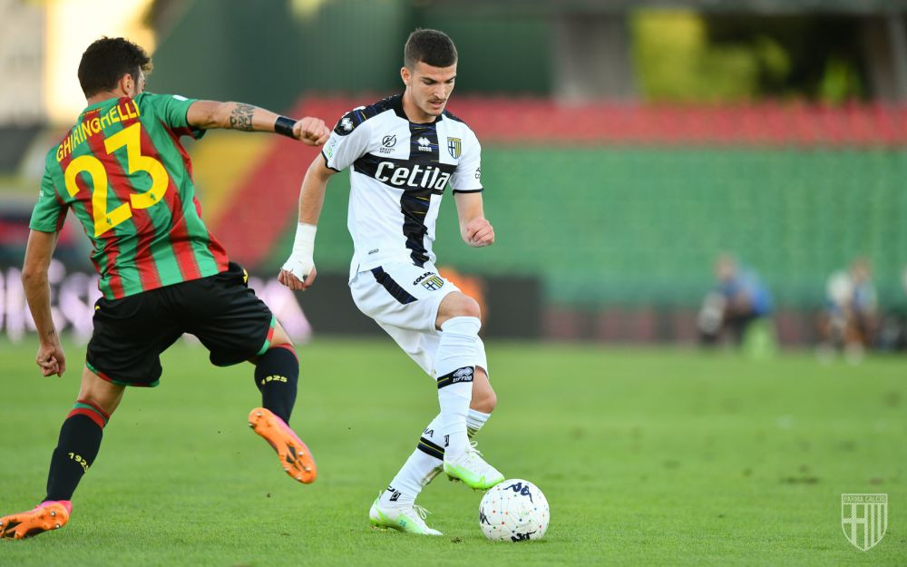 Reacția antrenorului Parmei după criticile primite de Mihăilă: „Trebuie să își asume acest lucru!”_5