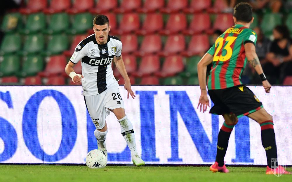 Reacția antrenorului Parmei după criticile primite de Mihăilă: „Trebuie să își asume acest lucru!”_6