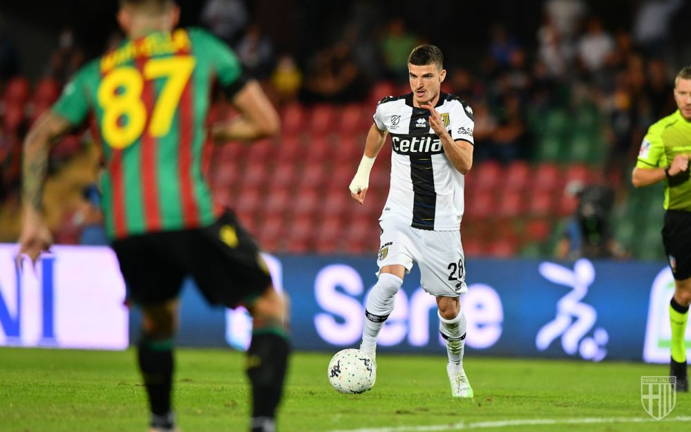 Reacția antrenorului Parmei după criticile primite de Mihăilă: „Trebuie să își asume acest lucru!”_7