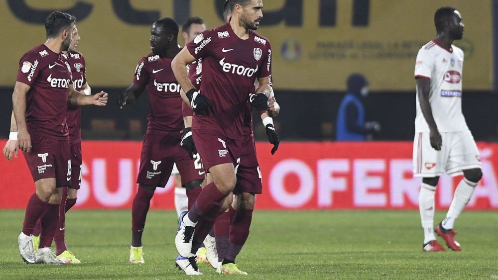 S-a declanșat haosul la Cluj?! Culio, la un pas să sară la Petrescu în vestiar! Scandal cu încă un fotbalist_7
