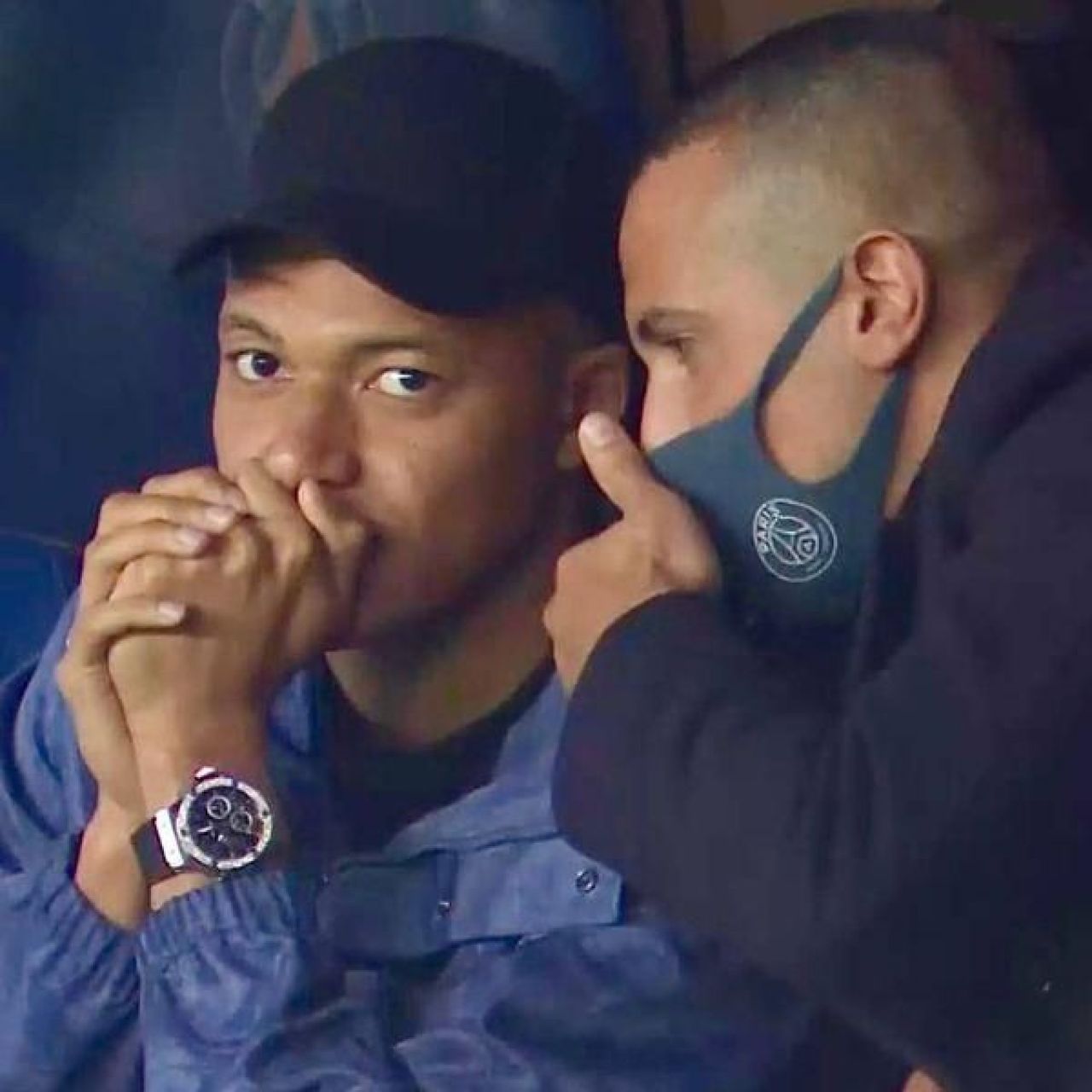 Mbappe a atras toate privirile chiar și în tribune! Frumoasa alături de care a fost fotografiat_11