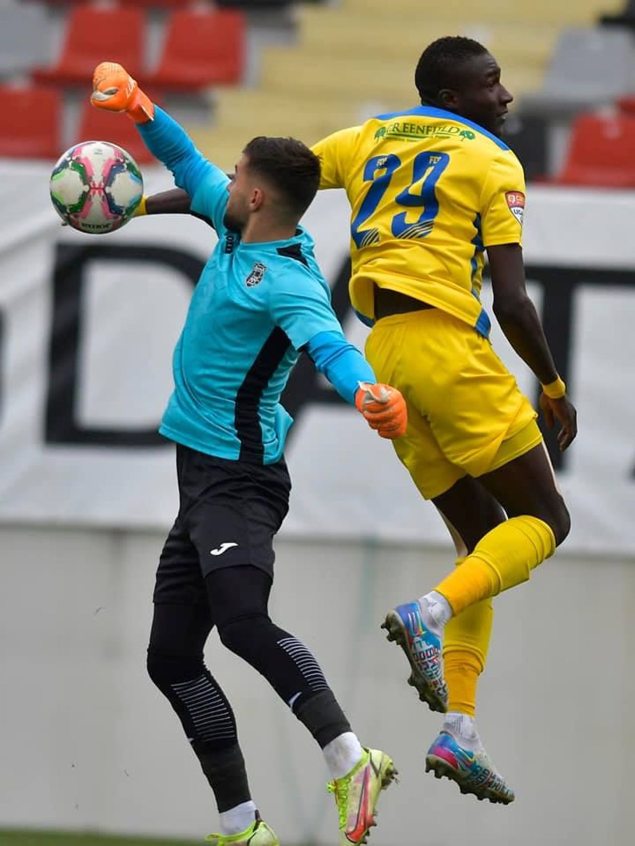 Scandal de rasism în Liga 2! Ce s-a întâmplat în timpul meciului dintre Astra și Petrolul_3