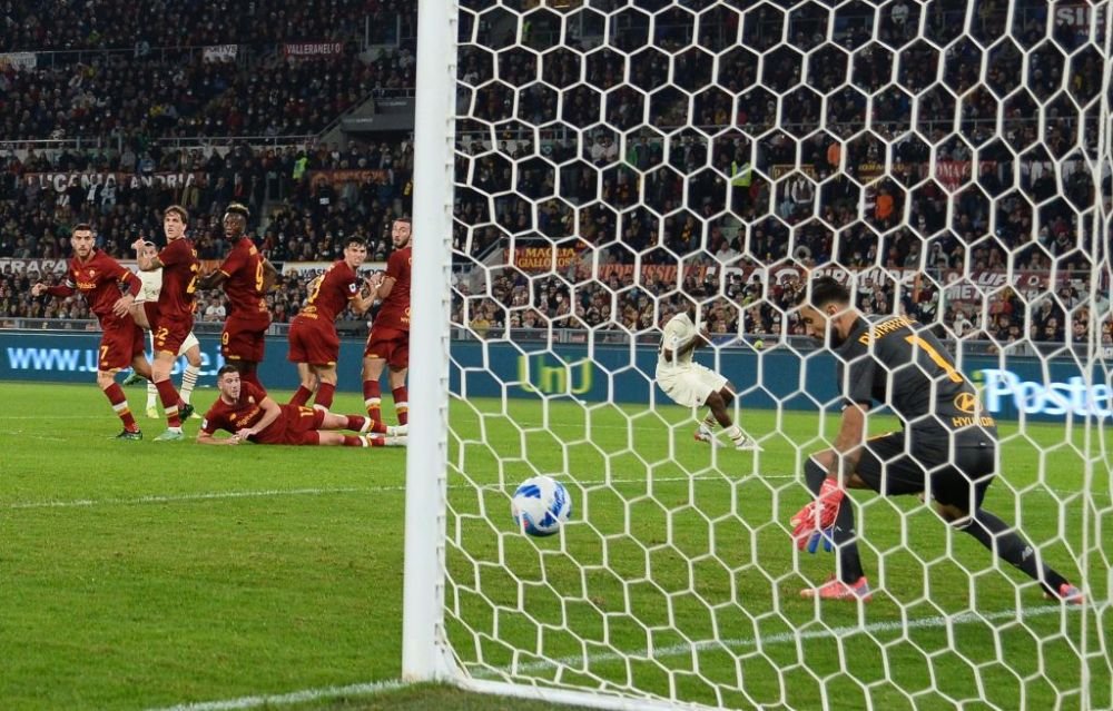 Zlatan încă poate! :) 400 de goluri la 40 de ani! A înscris din lovitură liberă împotriva Romei lui Mourinho _15