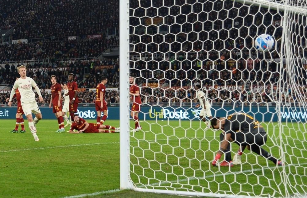 Zlatan încă poate! :) 400 de goluri la 40 de ani! A înscris din lovitură liberă împotriva Romei lui Mourinho _18