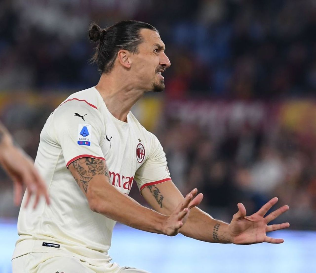 Zlatan încă poate! :) 400 de goluri la 40 de ani! A înscris din lovitură liberă împotriva Romei lui Mourinho _20
