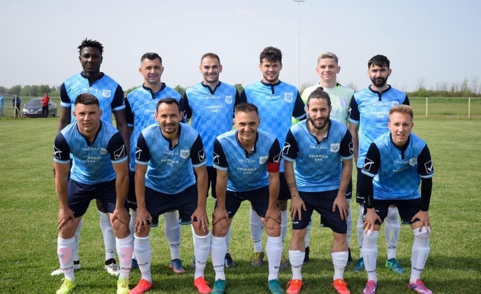 Se &icirc;nt&acirc;mplă &icirc;n Rom&acirc;nia: au jucat &icirc;n a doua repriză cu 12 fotbaliști &icirc;n echipă!