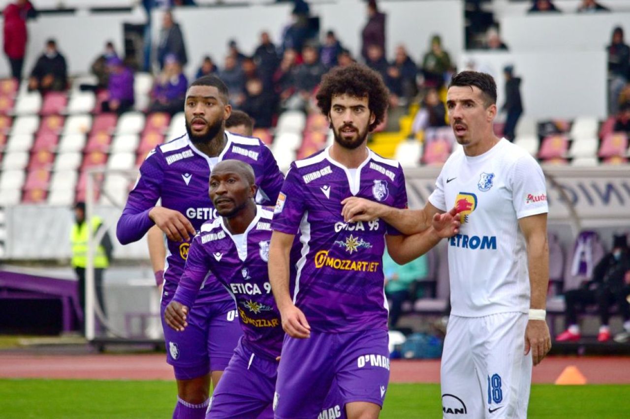 Dezvăluiri incredibile despre un jucător din Liga 1: „I-au găsit colegii carnetul. Ar fi cu 4 ani mai în vârstă!” _3