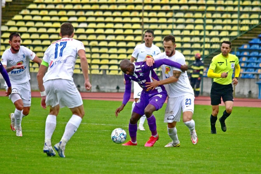Dezvăluiri incredibile despre un jucător din Liga 1: „I-au găsit colegii carnetul. Ar fi cu 4 ani mai în vârstă!” _4