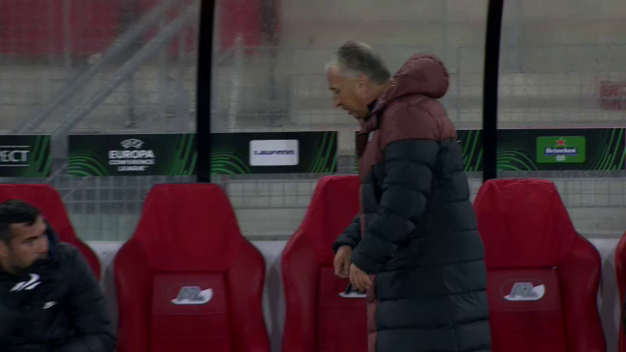Dan Petrescu, un car de nervi la meciul cu AZ Alkmaar! Faza care l-a scos din sărite_1