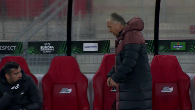 Dan Petrescu, un car de nervi la meciul cu AZ Alkmaar! Faza care l-a scos din sărite_2