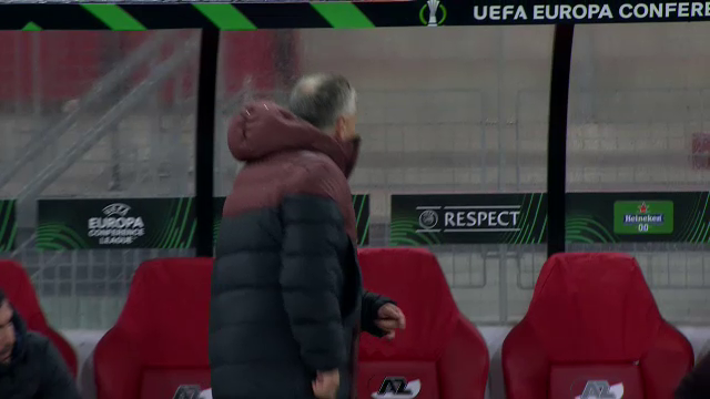 Dan Petrescu, un car de nervi la meciul cu AZ Alkmaar! Faza care l-a scos din sărite_3