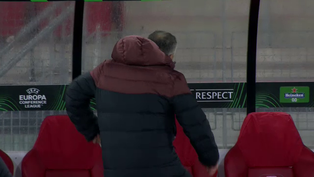 Dan Petrescu, un car de nervi la meciul cu AZ Alkmaar! Faza care l-a scos din sărite_4