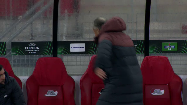 Dan Petrescu, un car de nervi la meciul cu AZ Alkmaar! Faza care l-a scos din sărite_6